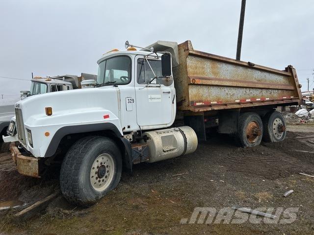 Mack RD688S Savivarčių priekabų vilkikai
