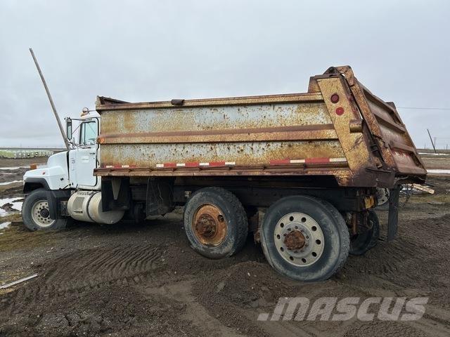 Mack RD688S Savivarčių priekabų vilkikai