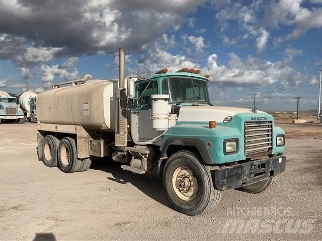 Mack RD690S Vandens sunkvežimiai