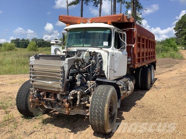 Mack RD690S Savivarčių priekabų vilkikai