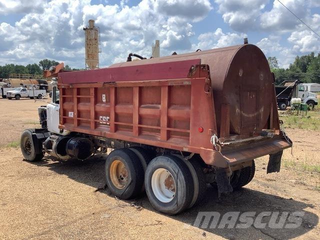 Mack RD690S Savivarčių priekabų vilkikai