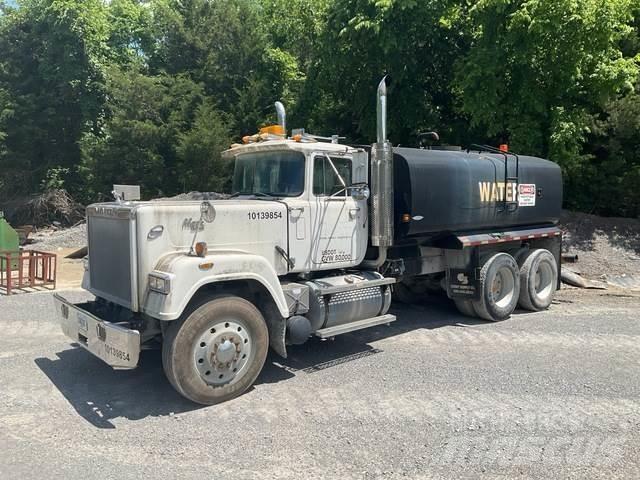 Mack RW613 Vandens sunkvežimiai