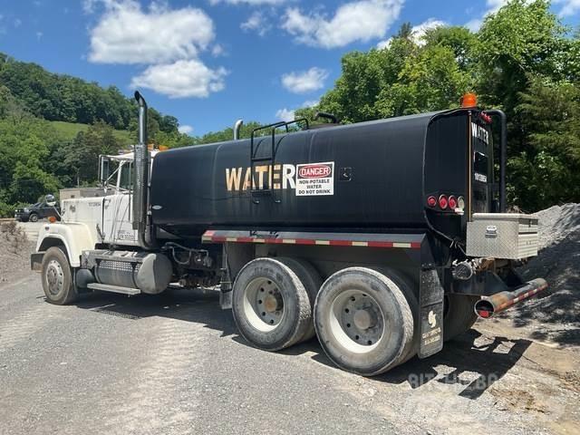Mack RW613 Vandens sunkvežimiai