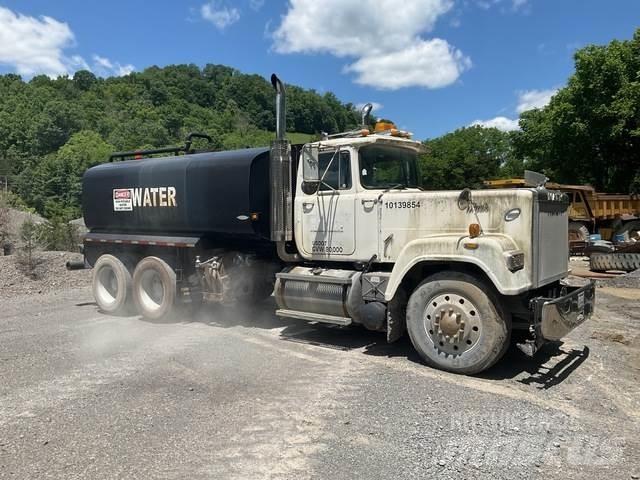 Mack RW613 Vandens sunkvežimiai