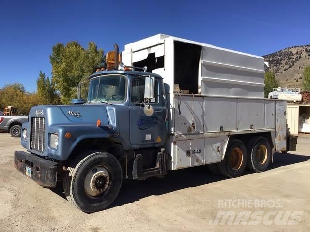 Mack U600 Visuotinės / bendrosios paskirties automobiliai