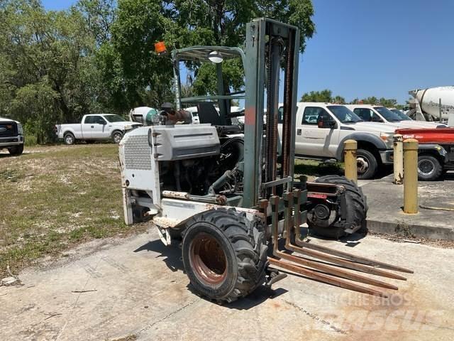 Moffett M5000 Ant sunkvežimių montuojami šakiniai krautuvai