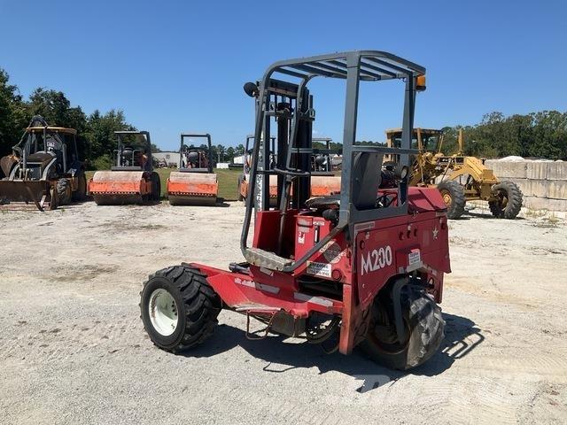 Moffett M5000 Ant sunkvežimių montuojami šakiniai krautuvai