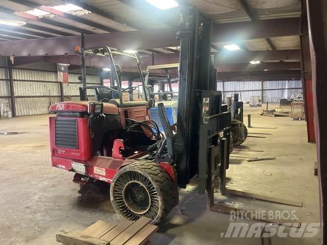 Moffett M55 Ant sunkvežimių montuojami šakiniai krautuvai