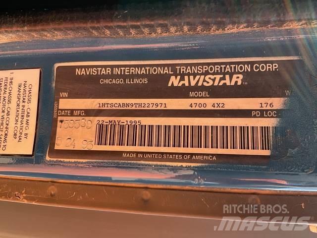 Navistar 4700 Ant vilkikų montuojamos kėlimo platformos