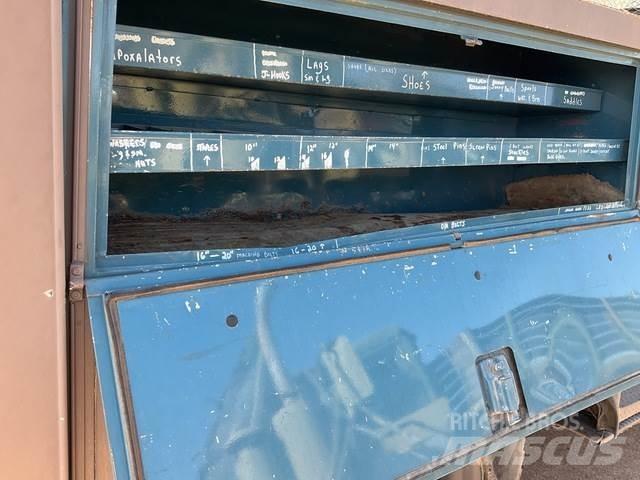 Navistar 4700 Ant vilkikų montuojamos kėlimo platformos
