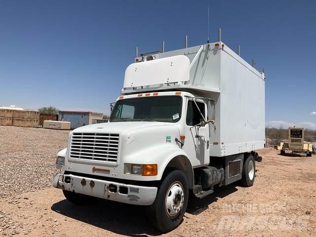 Navistar 4700 Sunkvežimiai su dengtu kėbulu