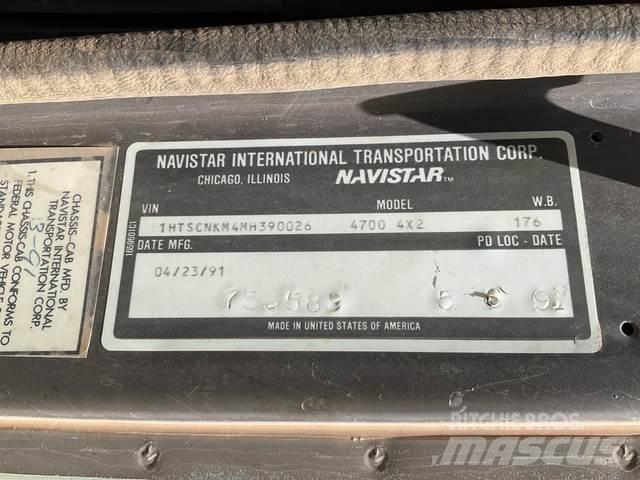 Navistar 4700 Sunkvežimiai su dengtu kėbulu