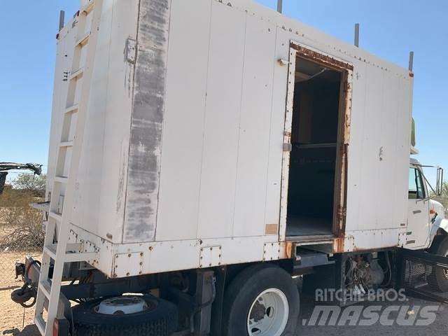 Navistar 4700 Sunkvežimiai su dengtu kėbulu