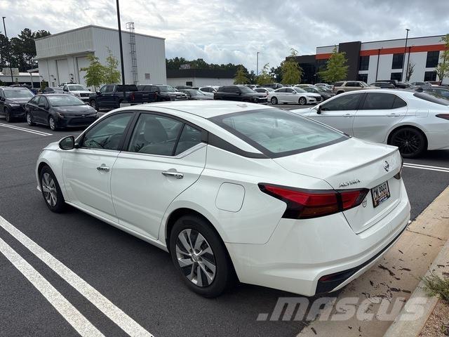 Nissan Altima Lengvieji automobiliai