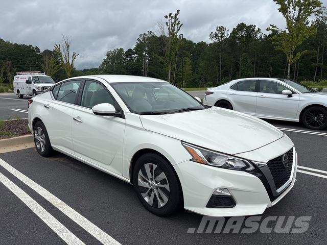 Nissan Altima Lengvieji automobiliai