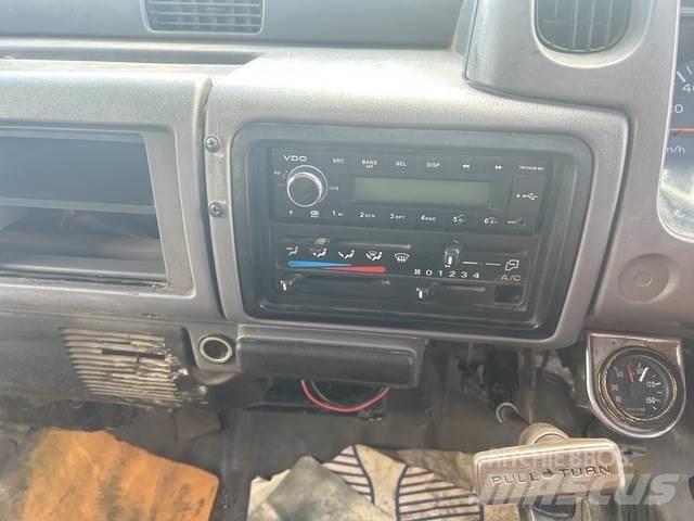 Nissan Condor Savivarčių priekabų vilkikai