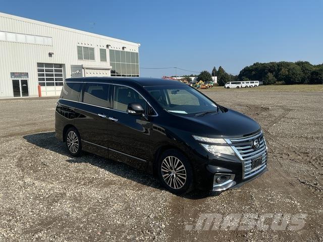Nissan Elgrand Mikroautobusai