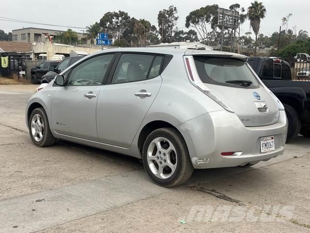 Nissan Leaf Lengvieji automobiliai