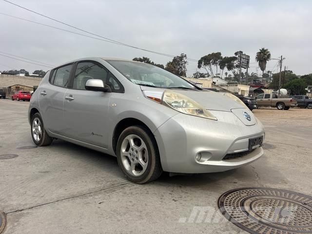 Nissan Leaf Lengvieji automobiliai