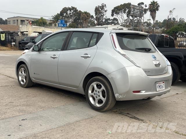 Nissan Leaf Lengvieji automobiliai