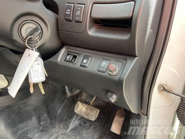 Nissan Navara Pikapai / Bortiniai sunkvežimiai
