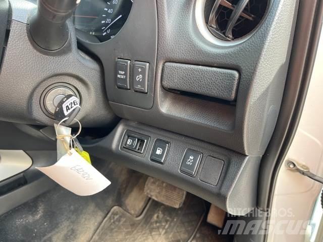 Nissan Navara Pikapai / Bortiniai sunkvežimiai