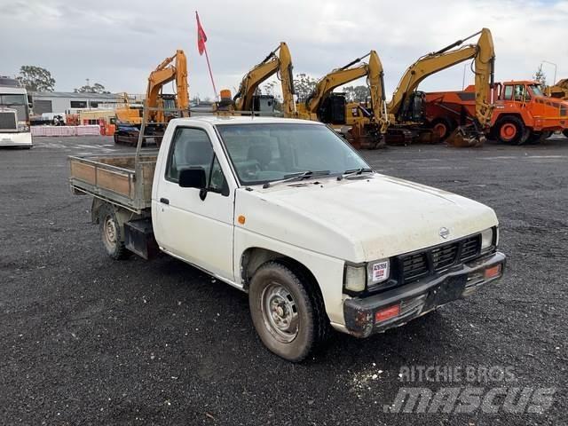 Nissan Navara Pikapai / Bortiniai sunkvežimiai
