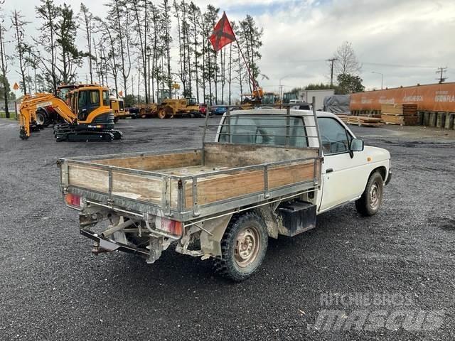 Nissan Navara Pikapai / Bortiniai sunkvežimiai
