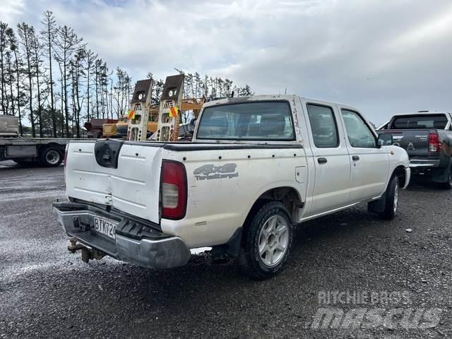 Nissan Navara Pikapai / Bortiniai sunkvežimiai