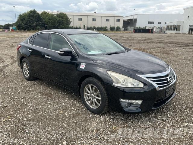 Nissan TEANA Lengvieji automobiliai