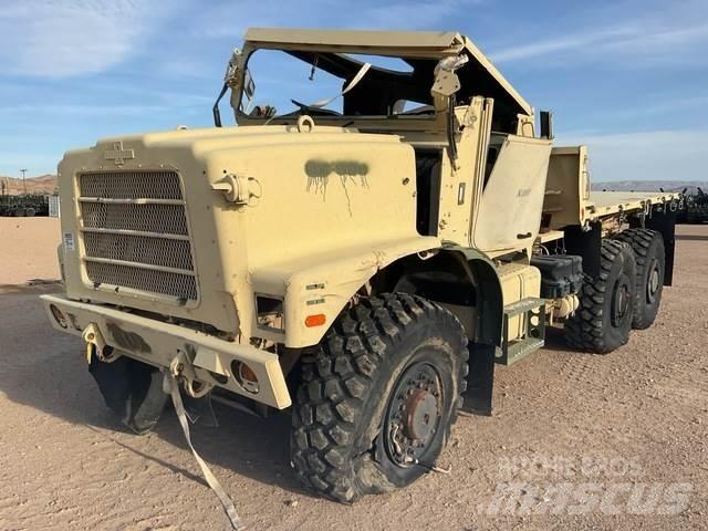 Oshkosh  Sunkvežimiai su dengtu kėbulu