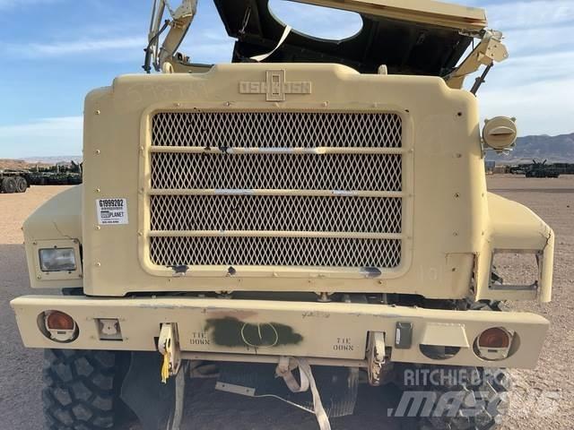 Oshkosh  Sunkvežimiai su dengtu kėbulu