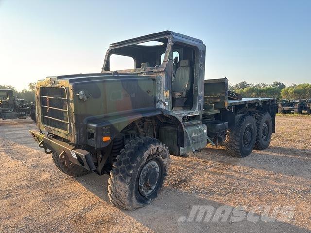 Oshkosh  Sunkvežimiai su dengtu kėbulu