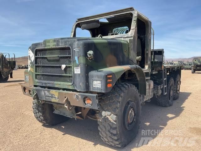 Oshkosh  Sunkvežimiai su dengtu kėbulu