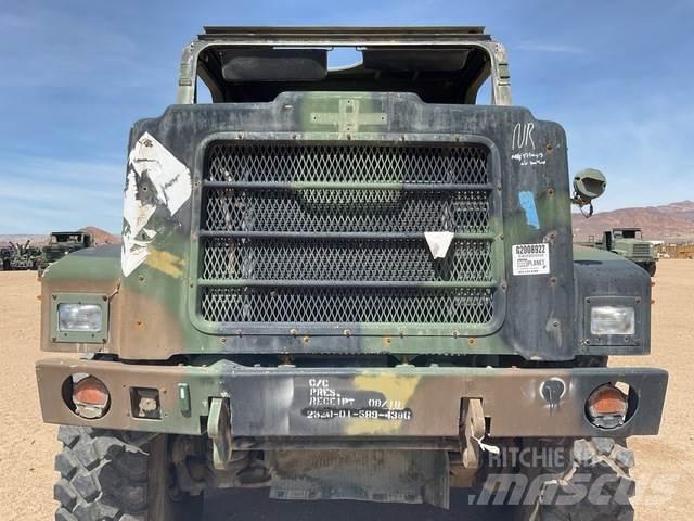 Oshkosh  Sunkvežimiai su dengtu kėbulu