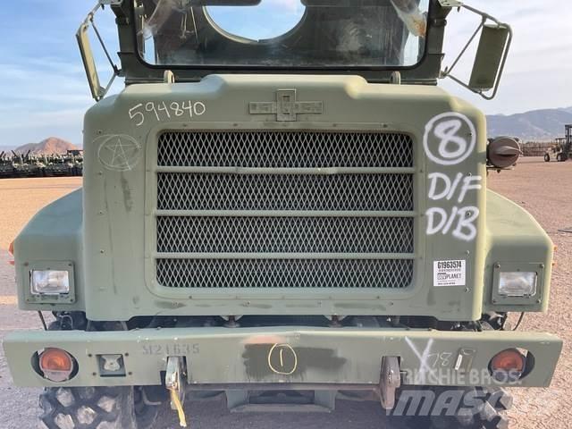 Oshkosh MK25 Sunkvežimiai su dengtu kėbulu