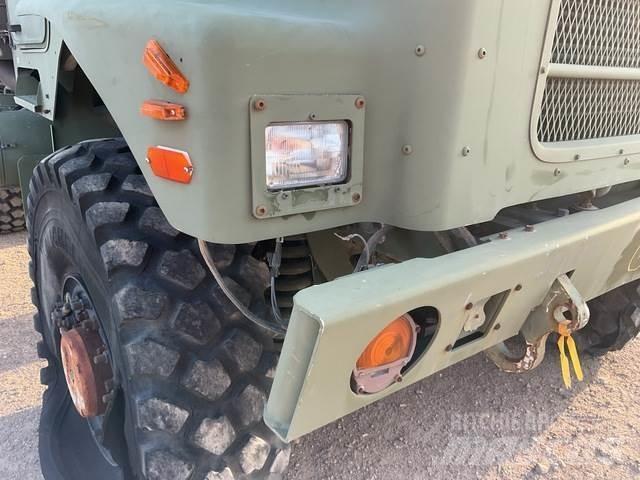 Oshkosh MK25 Sunkvežimiai su dengtu kėbulu