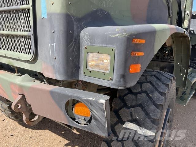 Oshkosh MTVR Sunkvežimiai su dengtu kėbulu