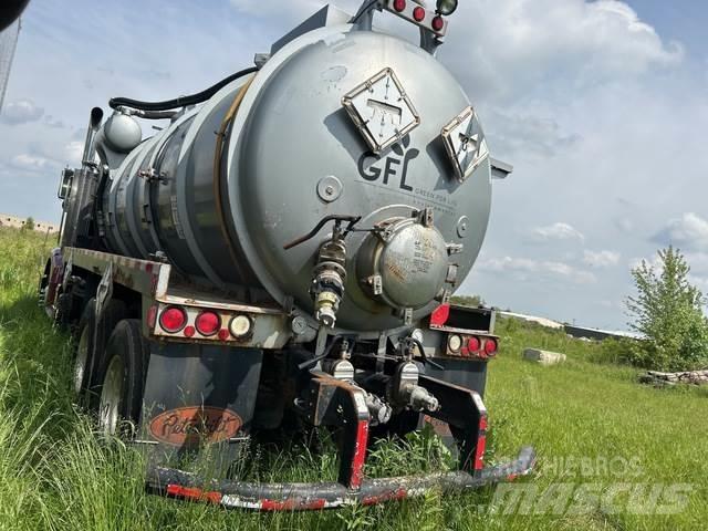 Peterbilt  Kombinuotos paskirties / vakuuminiai sunkvežimiai