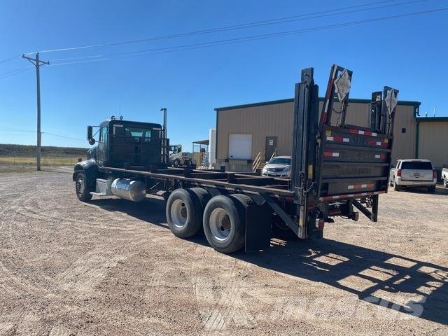 Peterbilt 330 Platformos/ Pakrovimas iš šono