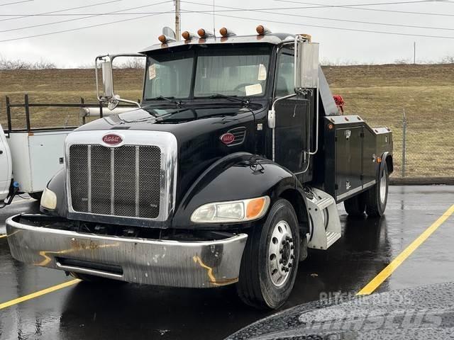 Peterbilt 335 Pagalbos kelyje automobiliai