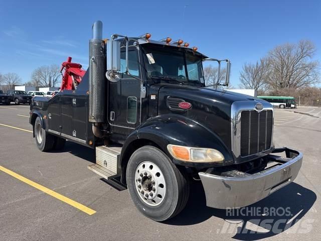 Peterbilt 335 Pagalbos kelyje automobiliai