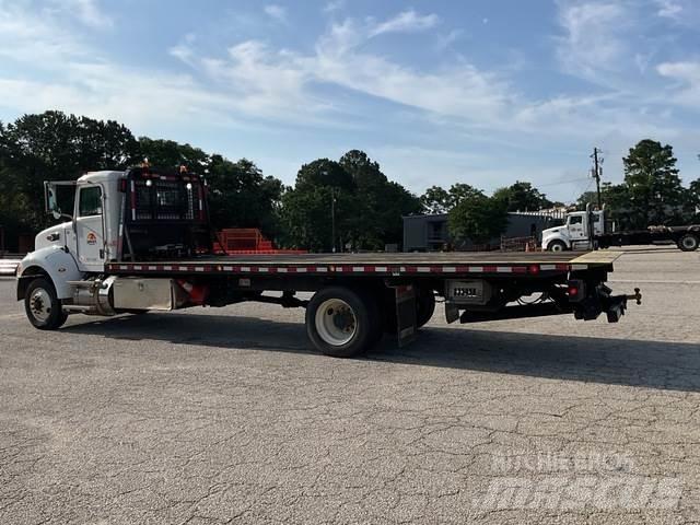 Peterbilt 337 Pagalbos kelyje automobiliai