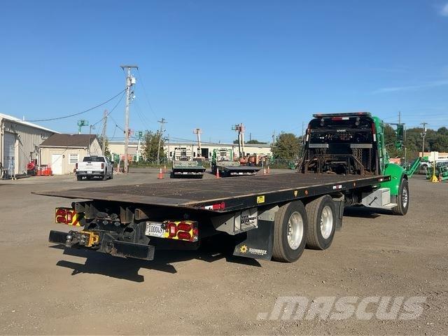 Peterbilt 348 Pagalbos kelyje automobiliai