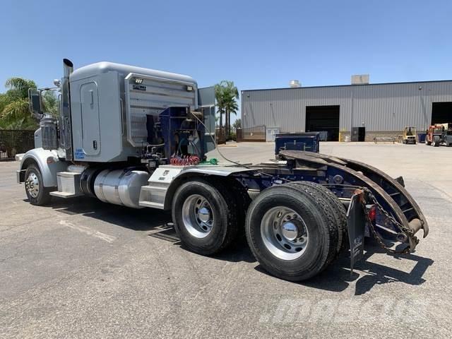 Peterbilt 367 Pagalbos kelyje automobiliai