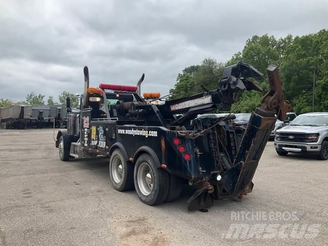 Peterbilt 379 Pagalbos kelyje automobiliai