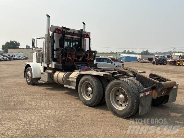 Peterbilt 388 Pagalbos kelyje automobiliai