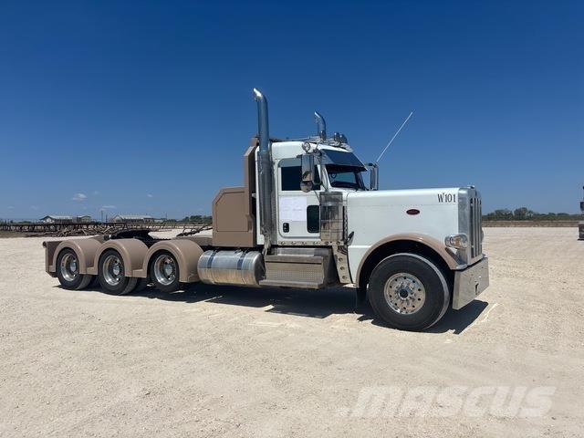 Peterbilt 389 Pagalbos kelyje automobiliai