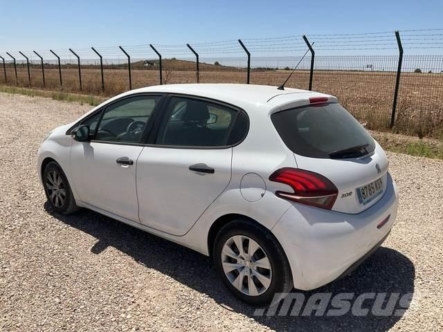 Peugeot 208 Lengvieji automobiliai