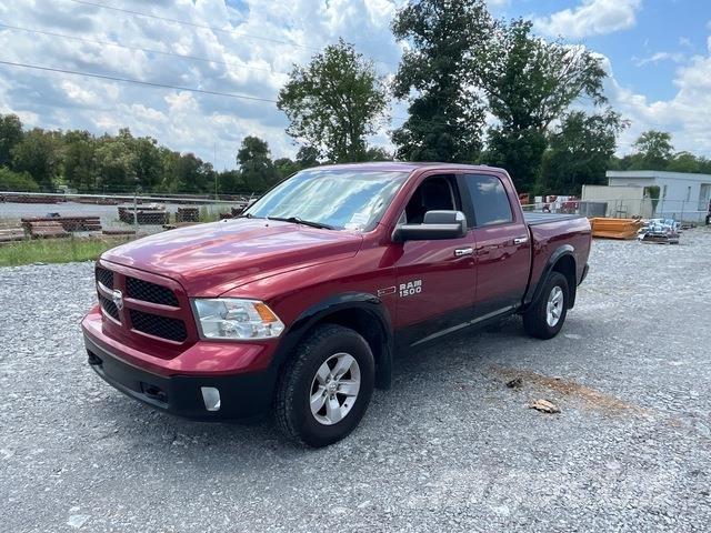 RAM 1500 Pikapai / Bortiniai sunkvežimiai